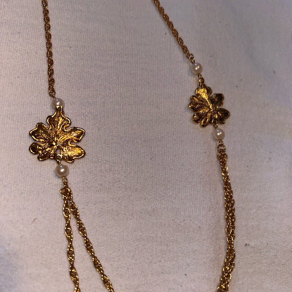 Vintage inspired gold tone leaf necklace